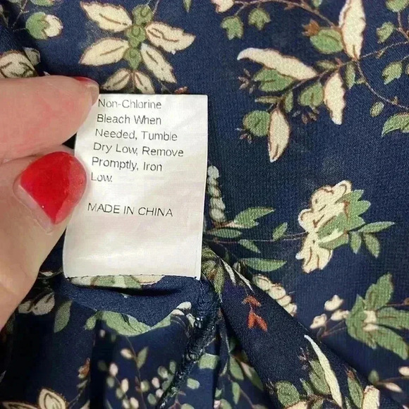 No Brand Womens Top Navy L Smocked Neckline Floral Print Button Closure Classy - Picture 8 of 11